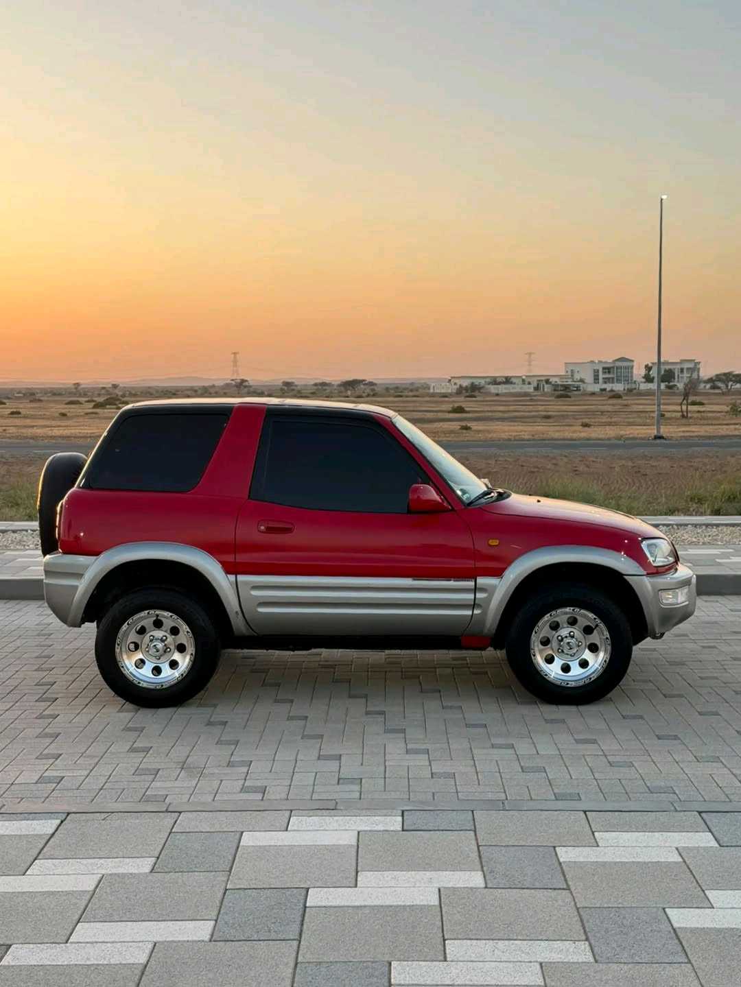 Car Image 1999 TOYOTA RAV4 