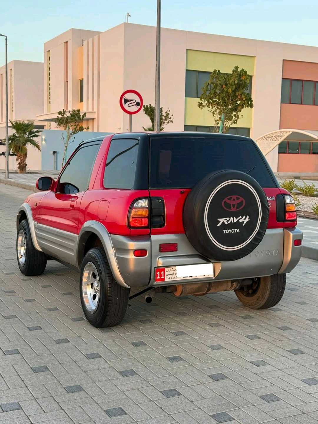 Car Image 1999 TOYOTA RAV4 