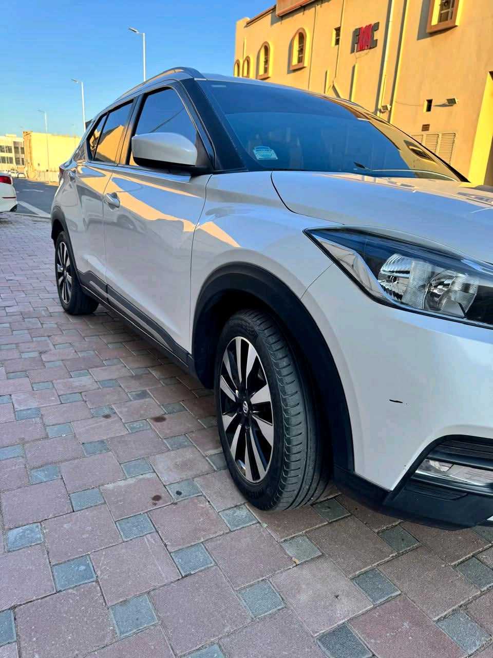 Car Image 2019 NISSAN KICKS 