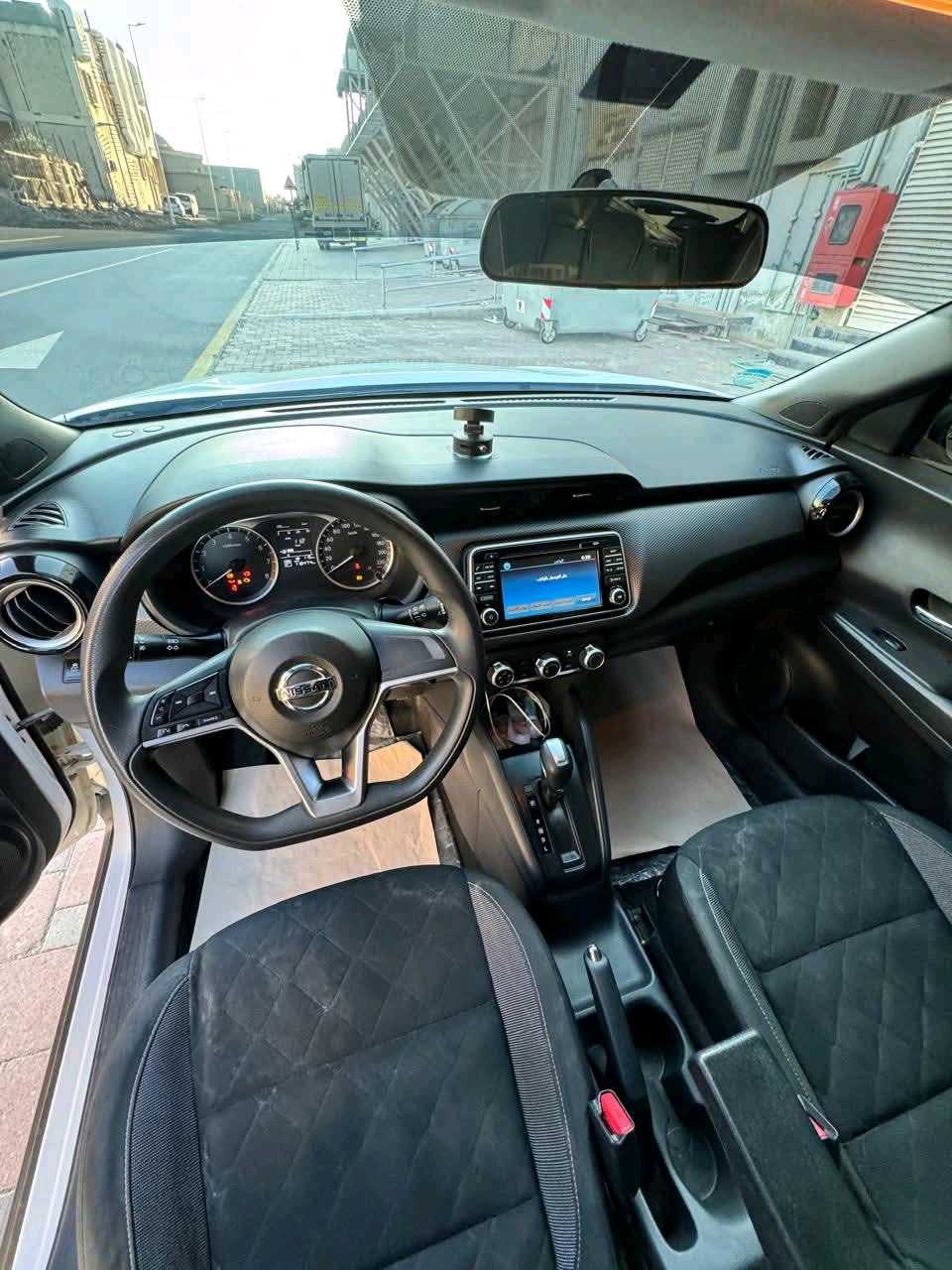 Car Image 2019 NISSAN KICKS 