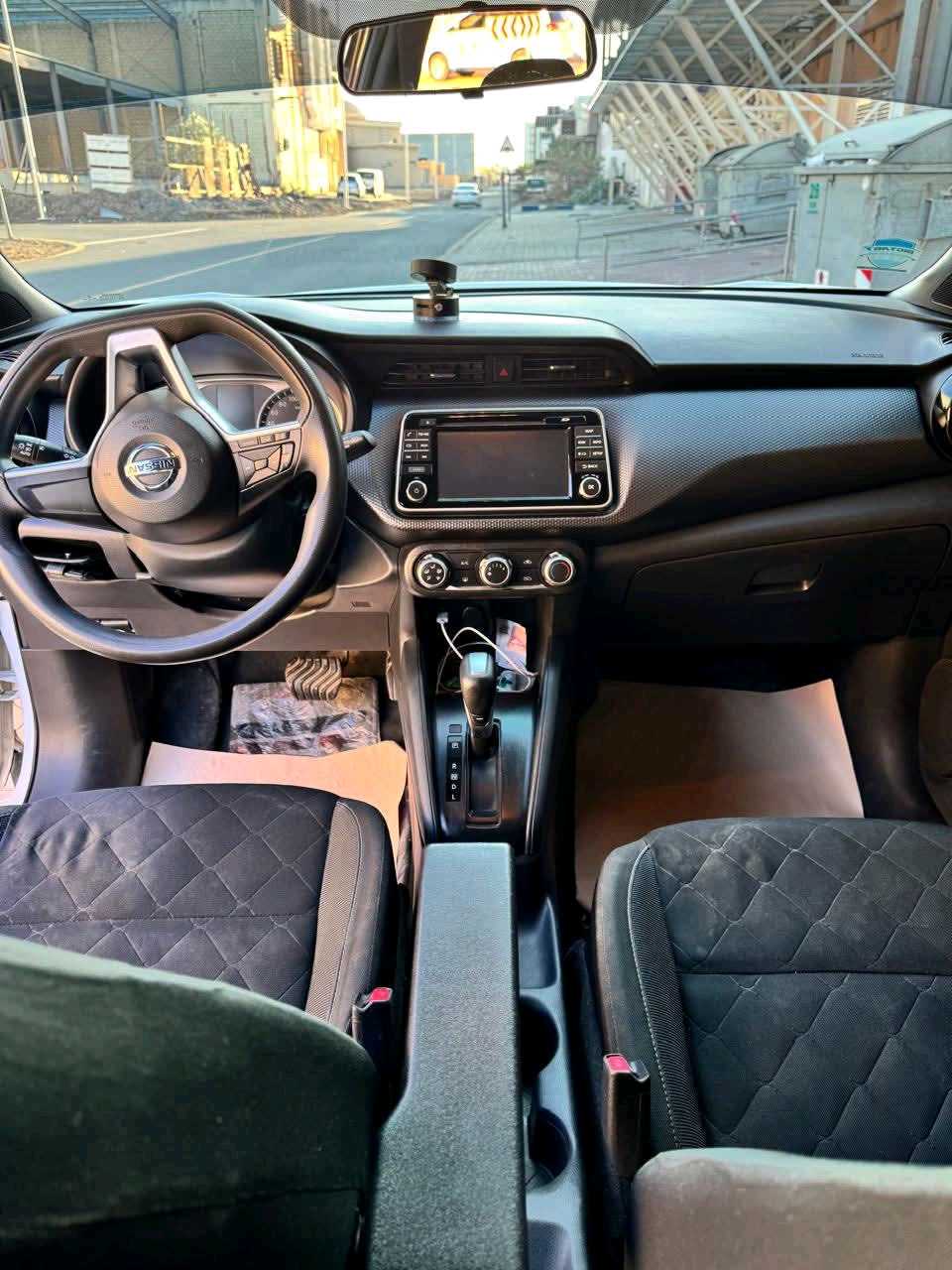 Car Image 2019 NISSAN KICKS 