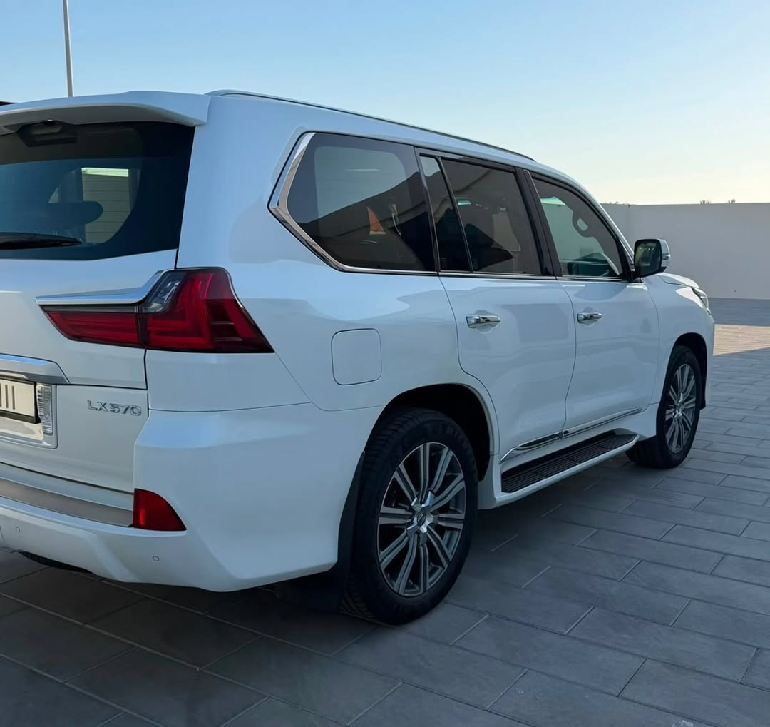 Car Image 2016 LEXUS LX 570