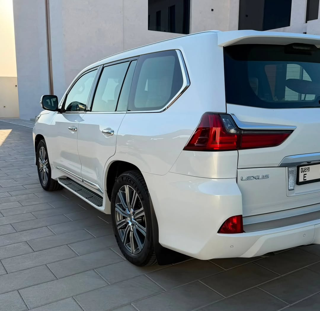 Car Image 2016 LEXUS LX 570