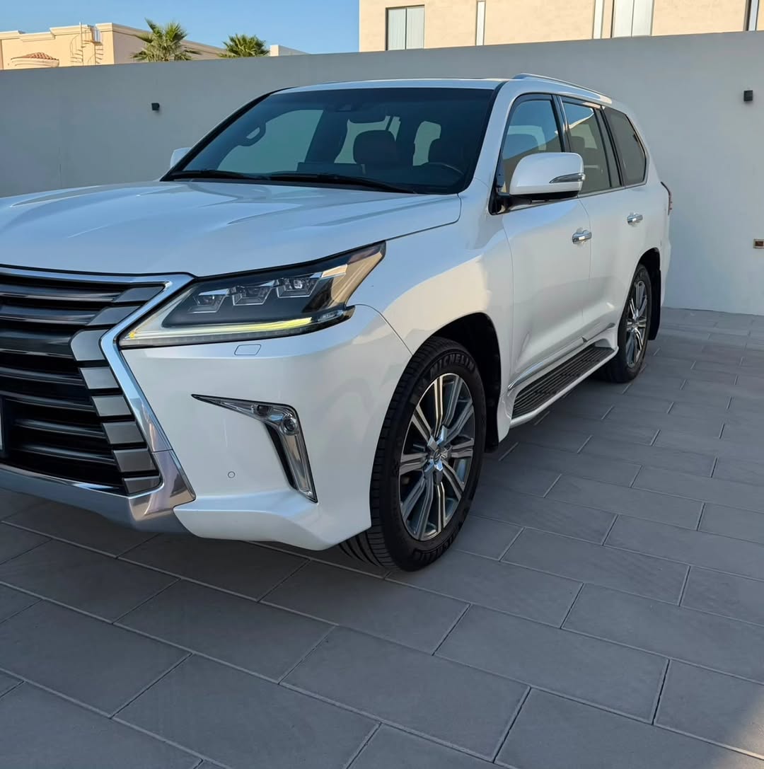 Car Image 2016 LEXUS LX 570