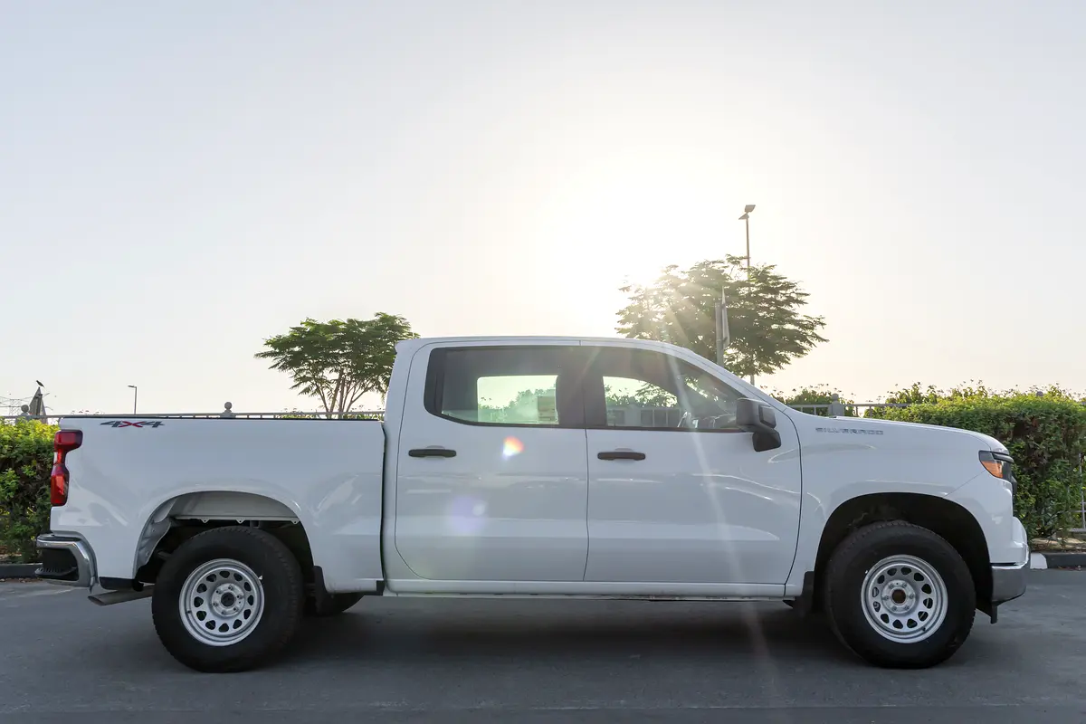 Car Image 2025 CHEVROLET SILVERADO 