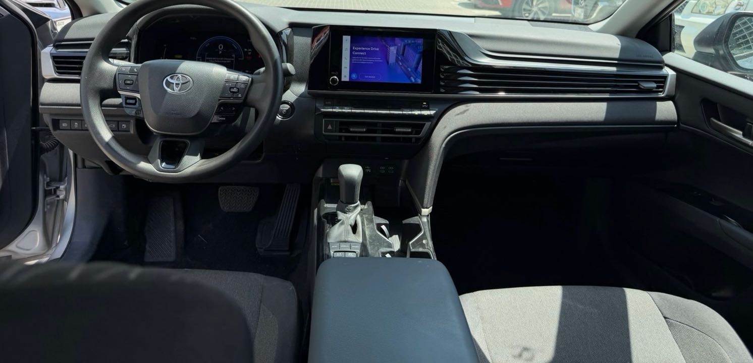 Car Image 2025 TOYOTA CAMRY LE