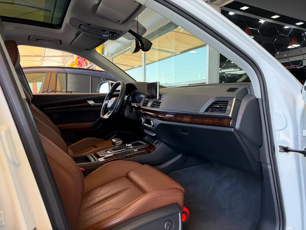 Car Image 2020 AUDI Q5 