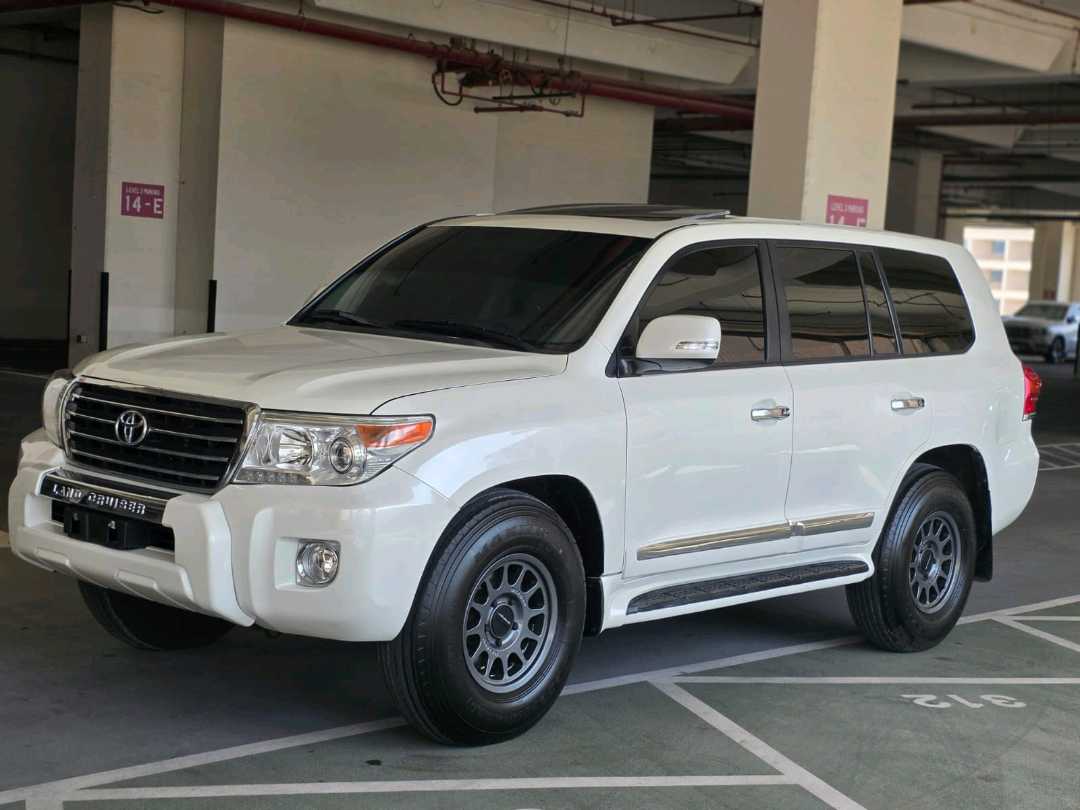 Car Image 2013 TOYOTA LAND CRUISER VX.R