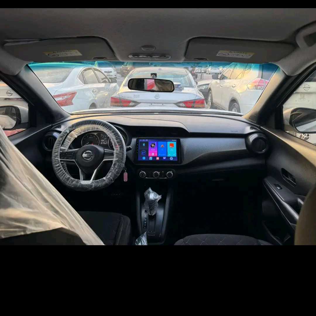 Car Image 2019 NISSAN KICKS 