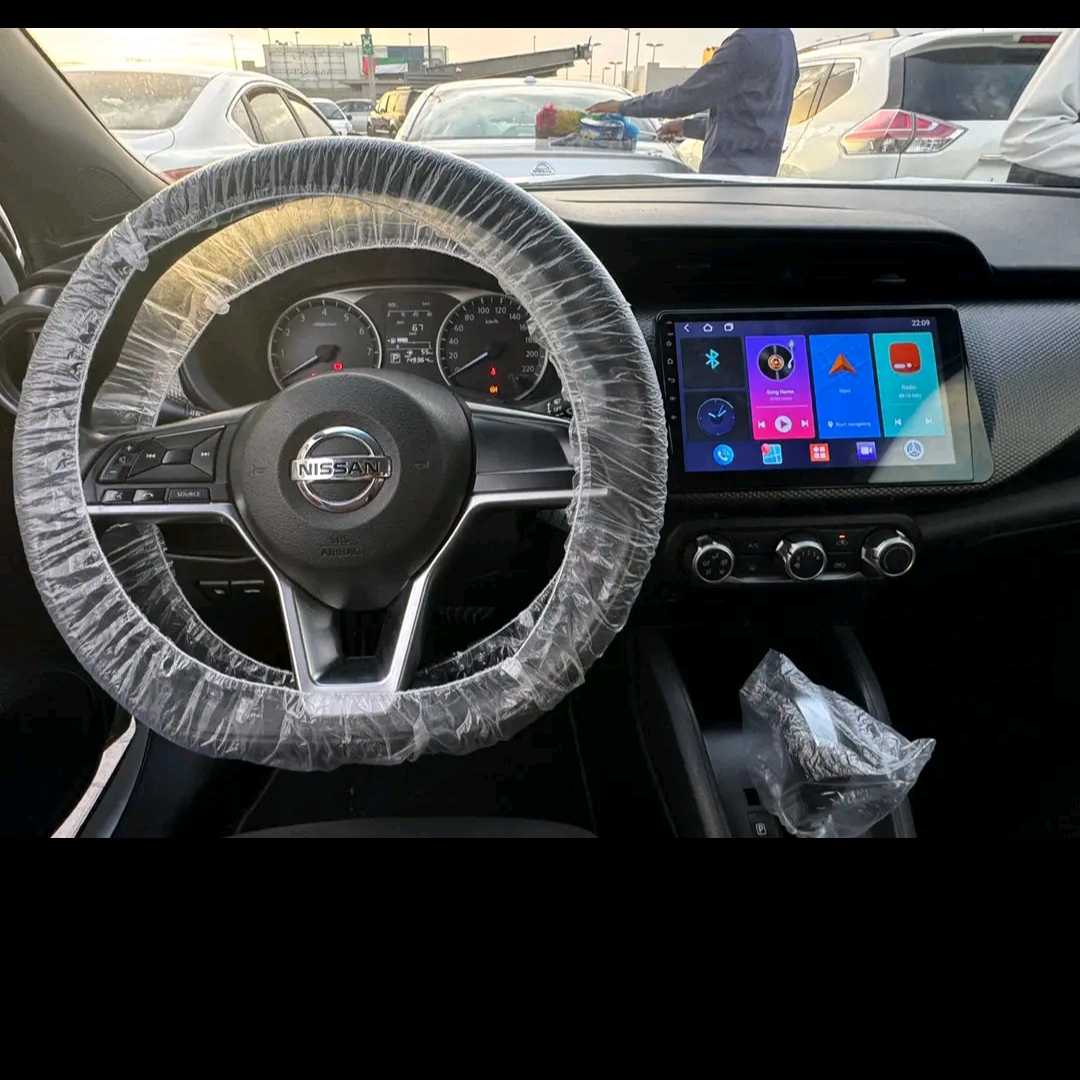 Car Image 2019 NISSAN KICKS 