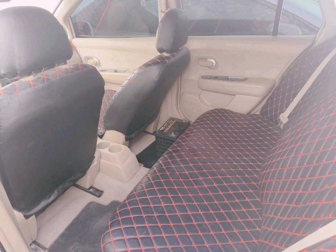 Car Image 2012 NISSAN TIIDA 
