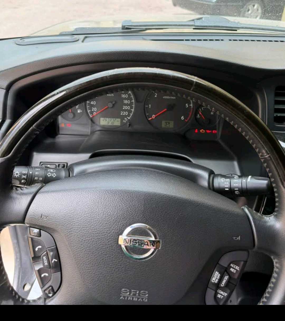 Car Image 2017 NISSAN SAFARI 