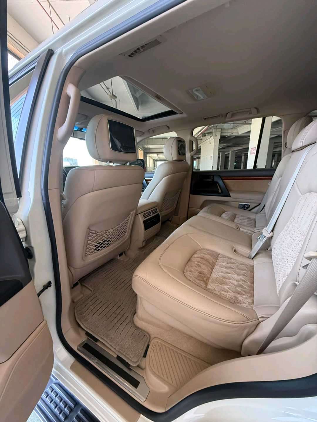 Car Image 2015 TOYOTA LAND CRUISER GX.R