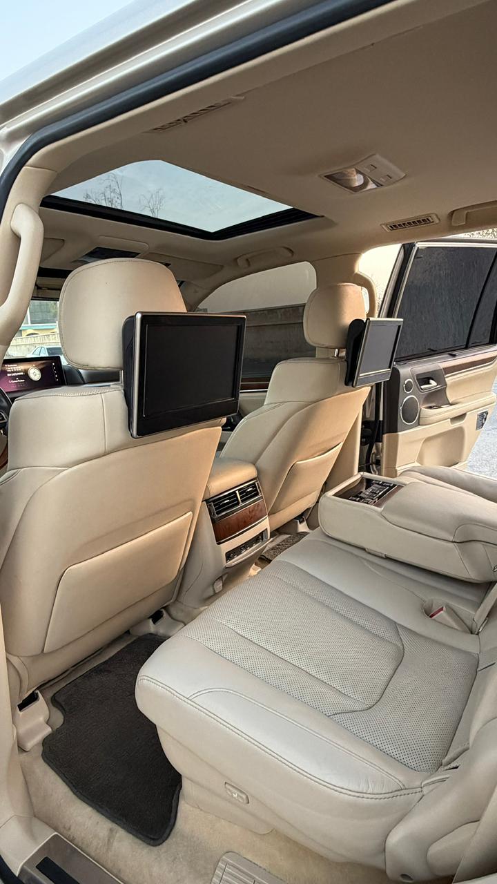 Car Image 2016 LEXUS LX 570
