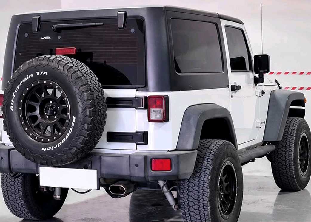 Car Image 2018 JEEP WRANGLER Willys