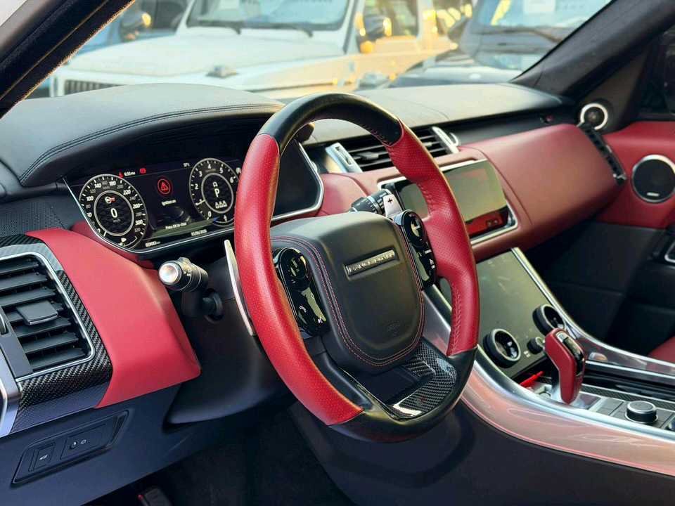 Car Image 2019 LAND ROVER SPORT 