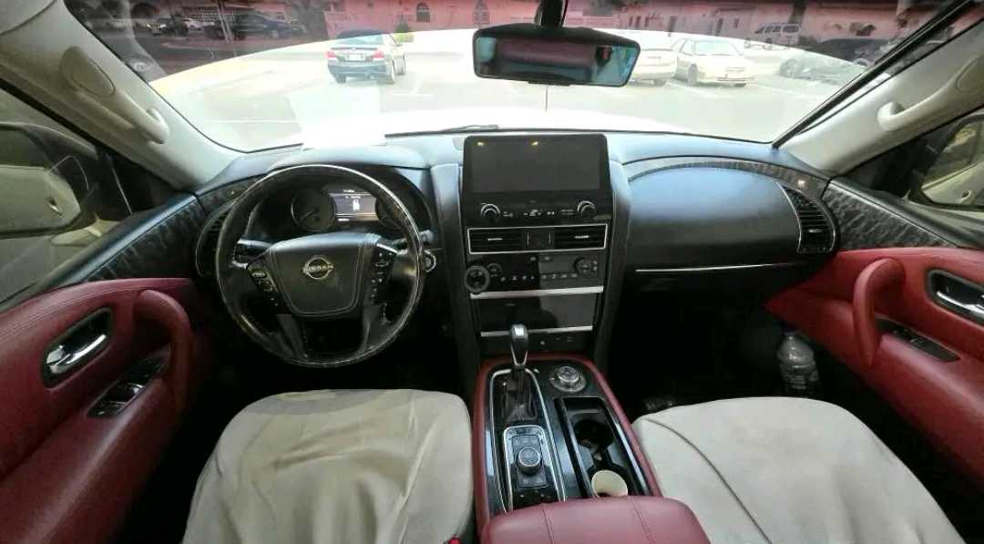 Car Image 2016 NISSAN PATROL LE