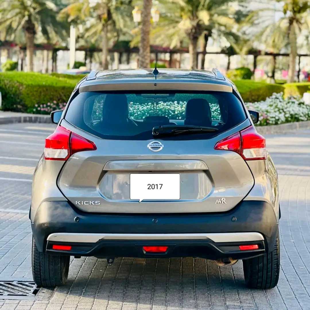 Car Image 2017 NISSAN KICKS 