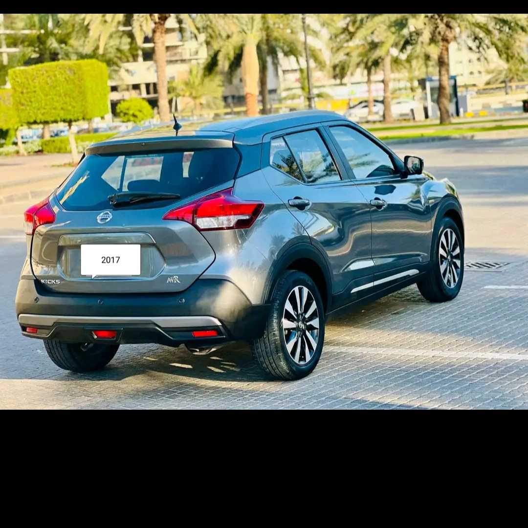 Car Image 2017 NISSAN KICKS 