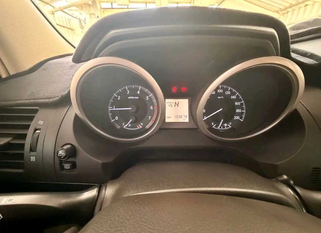 Car Image 2012 TOYOTA LAND CRUISER LX