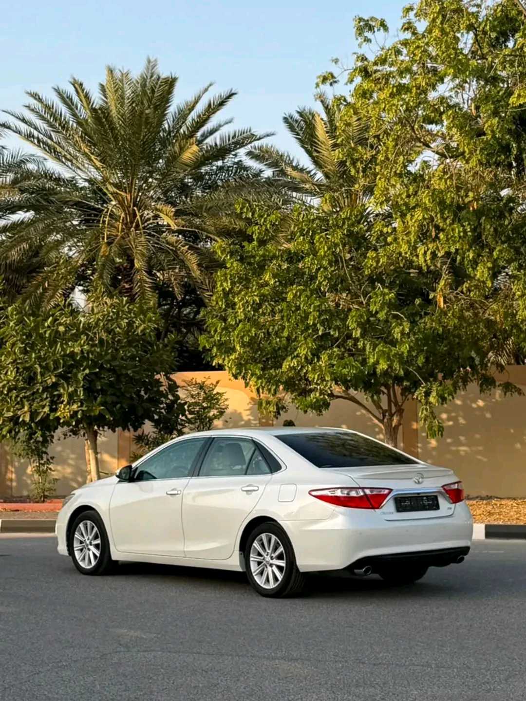 Car Image 2016 TOYOTA CAMRY SE