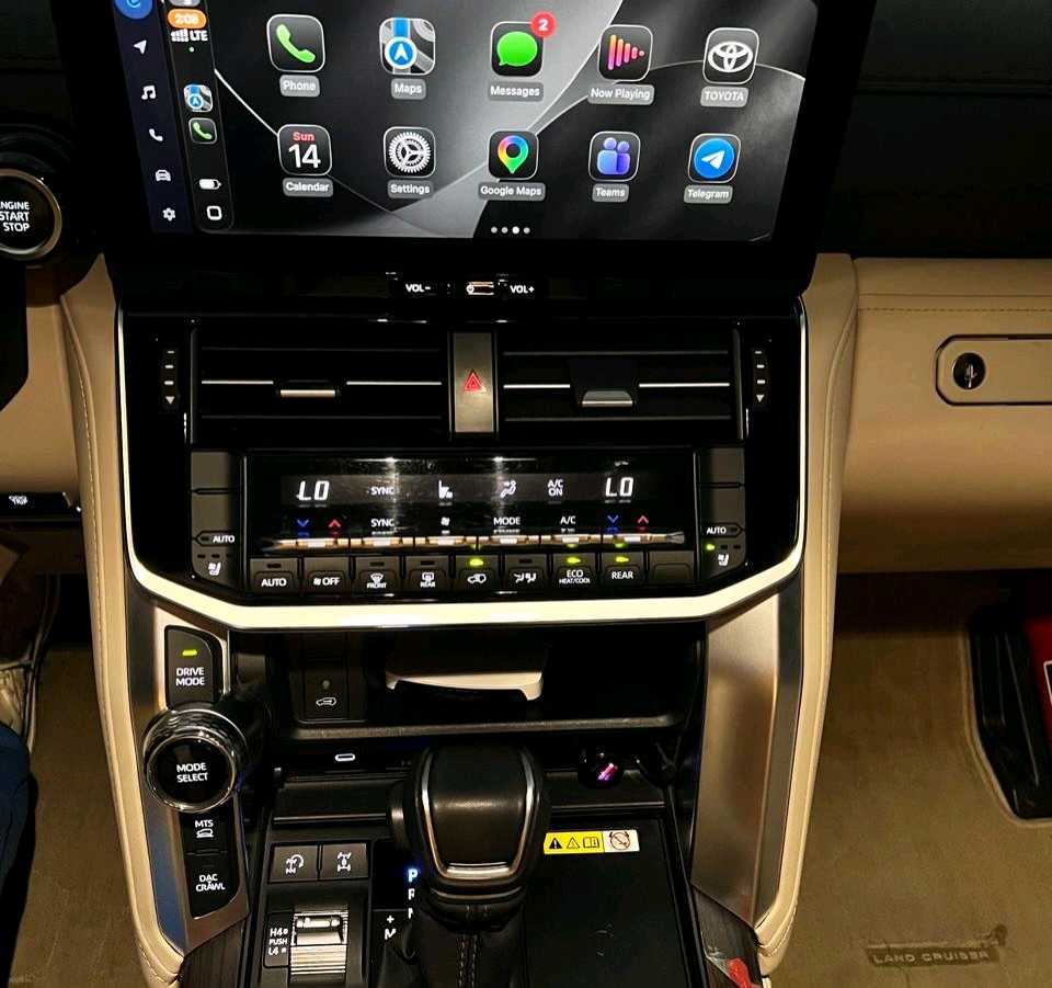 Car Image 2016 TOYOTA LAND CRUISER VX.R
