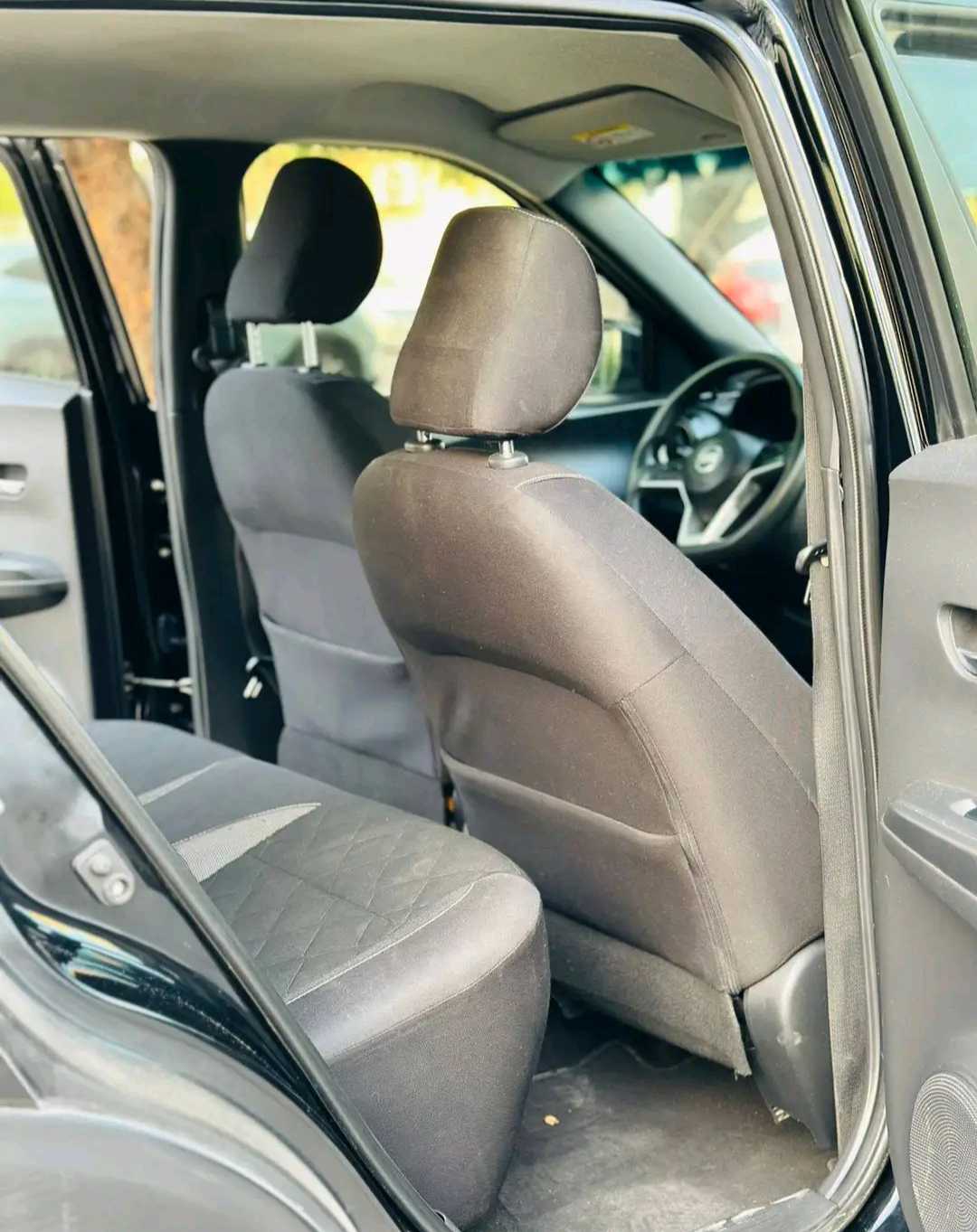 Car Image 2018 NISSAN KICKS 
