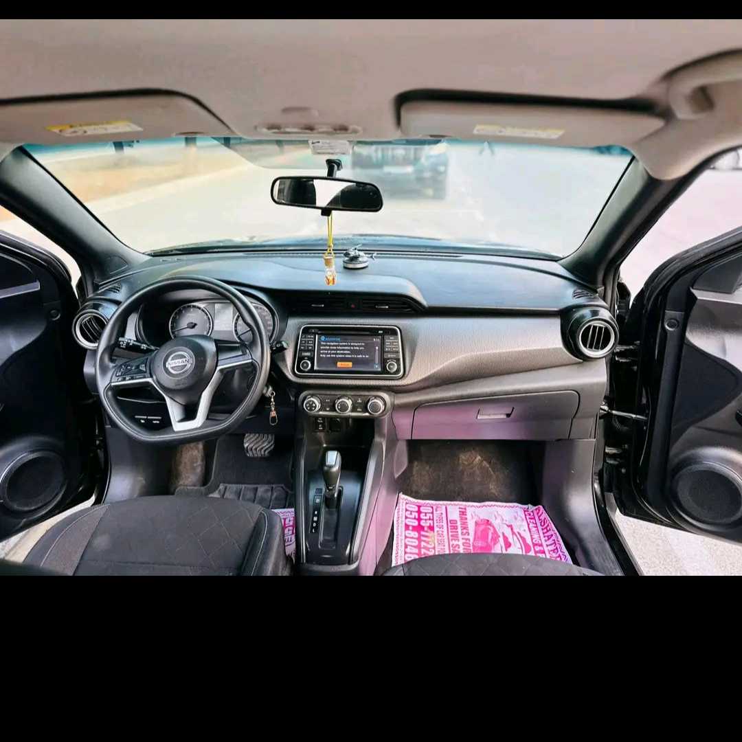 Car Image 2018 NISSAN KICKS 