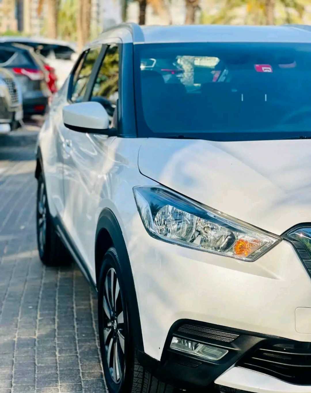 Car Image 2017 NISSAN KICKS 