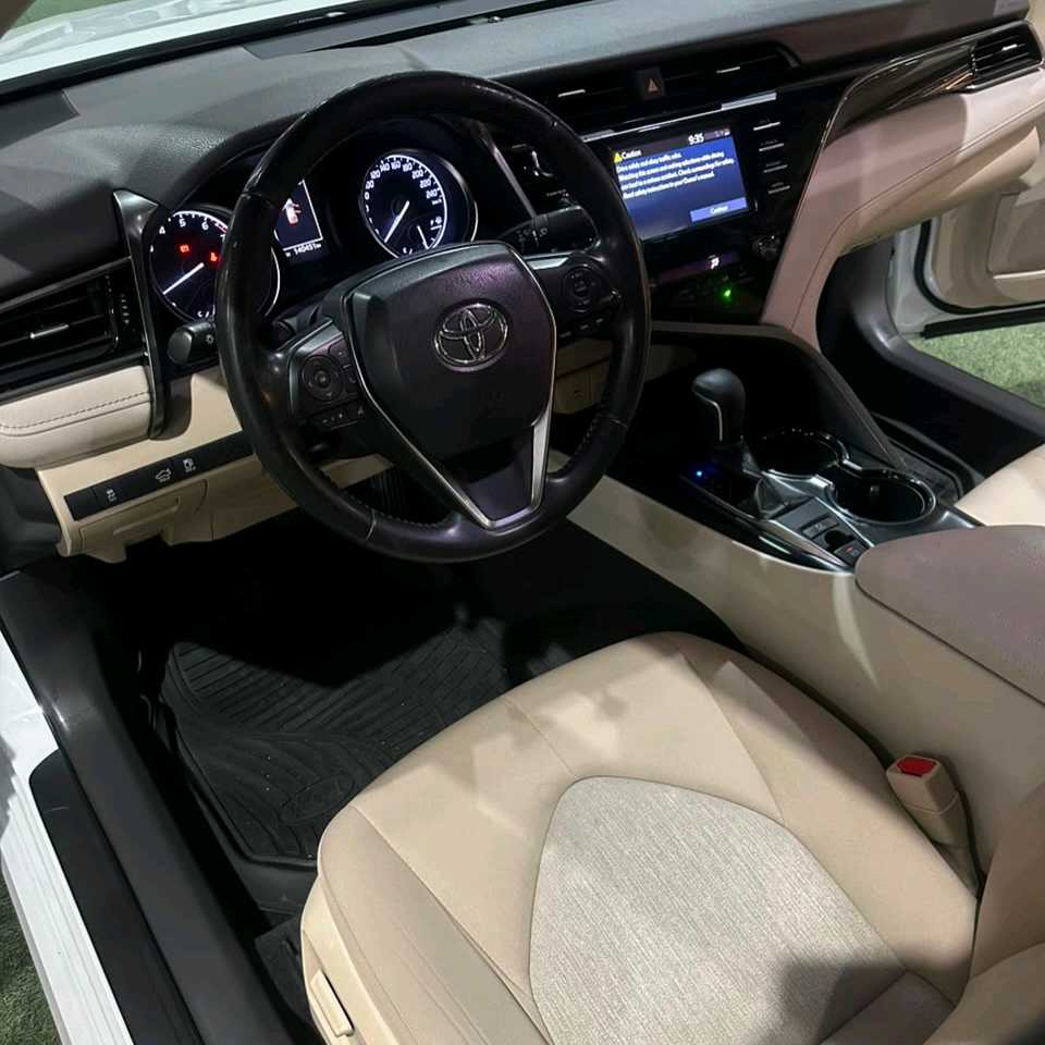 Car Image 2020 TOYOTA CAMRY SE