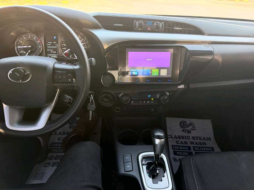 Car Image 2025 TOYOTA HILUX SR5