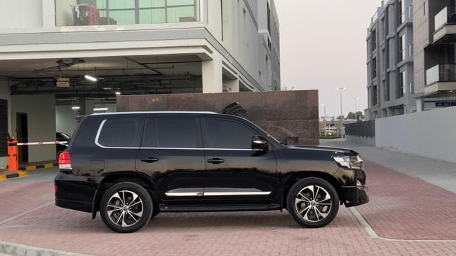 Car Image 2018 TOYOTA LAND CRUISER GX.R
