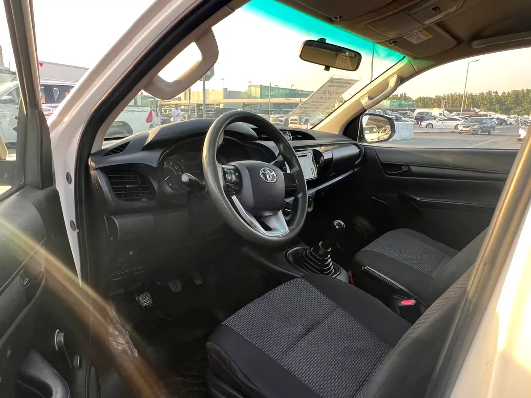 Car Image 2020 TOYOTA HILUX GL