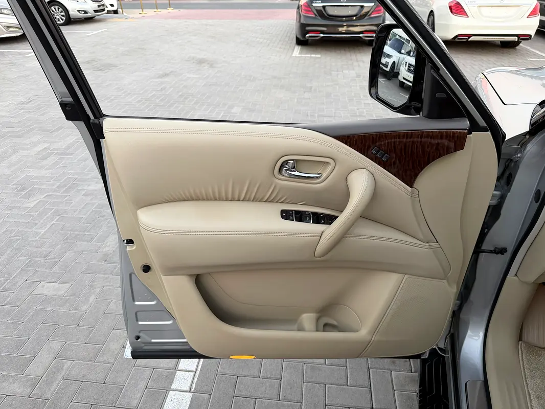 Car Image 2016 NISSAN PATROL Platinum