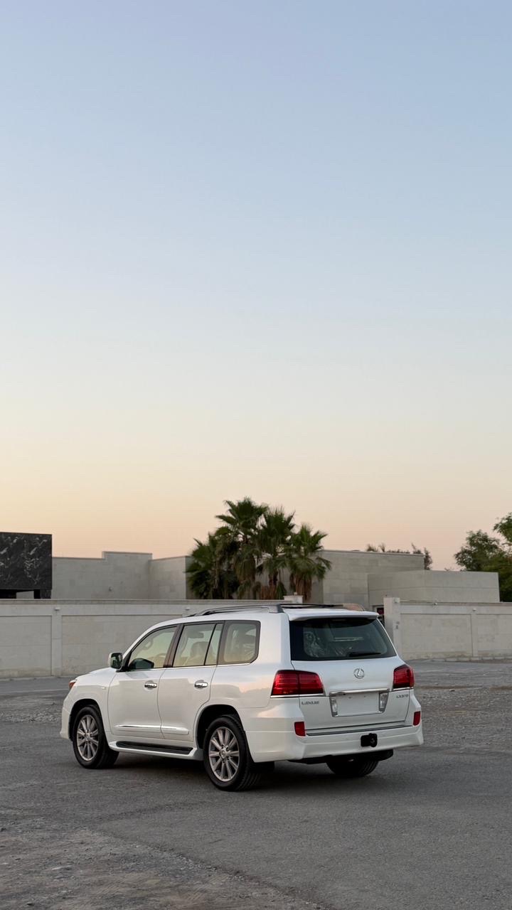Car Image 2010 LEXUS LX 570