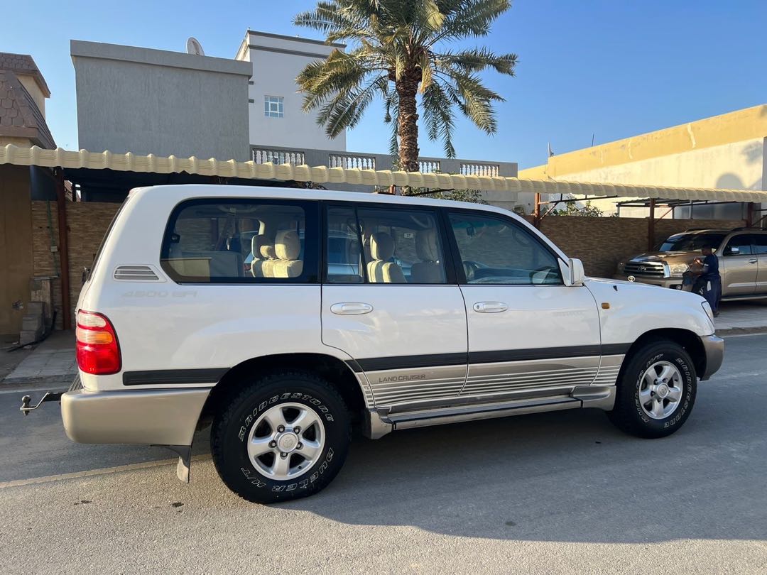 Car Image 2002 TOYOTA LAND CRUISER GX.R