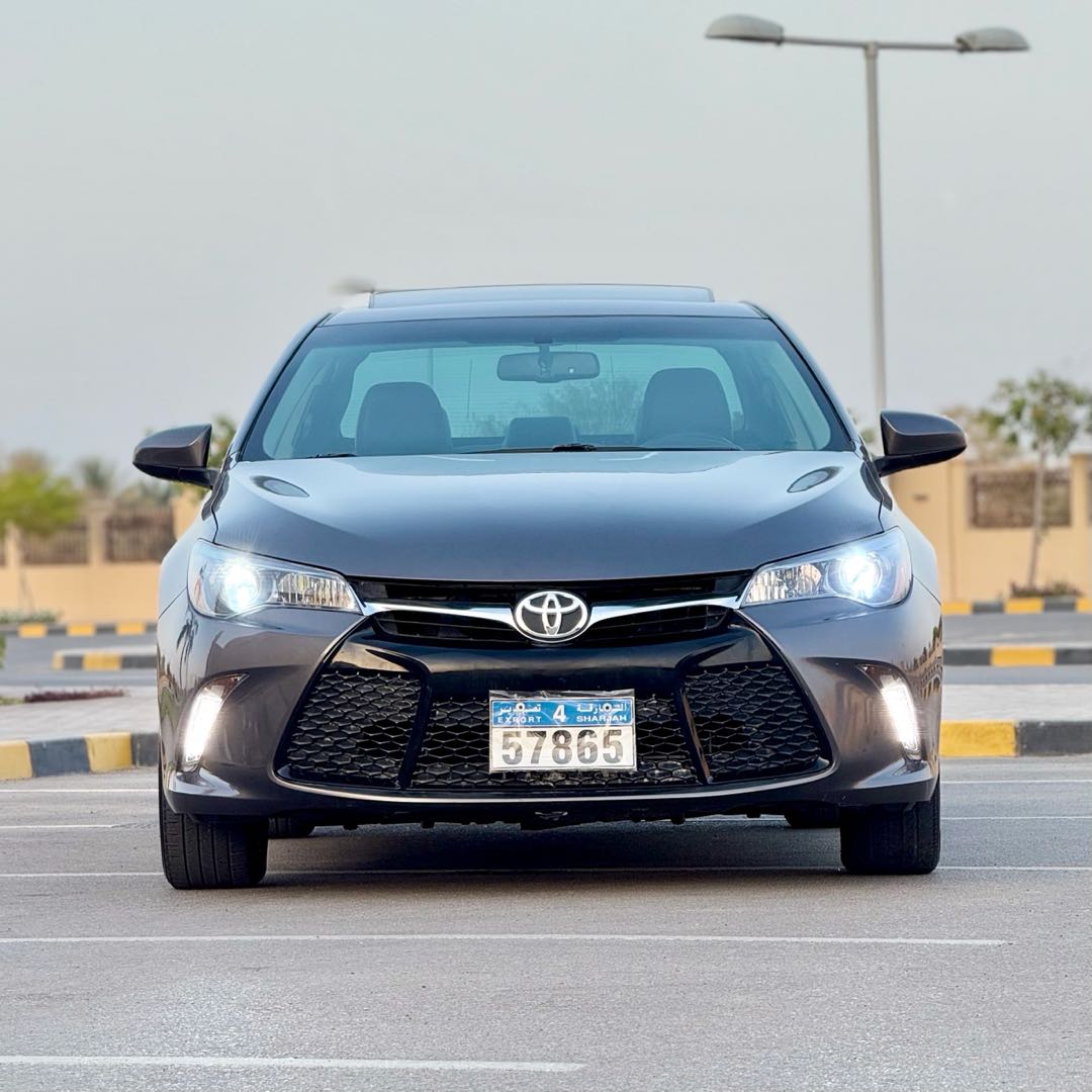 Car Image 2017 TOYOTA CAMRY SE