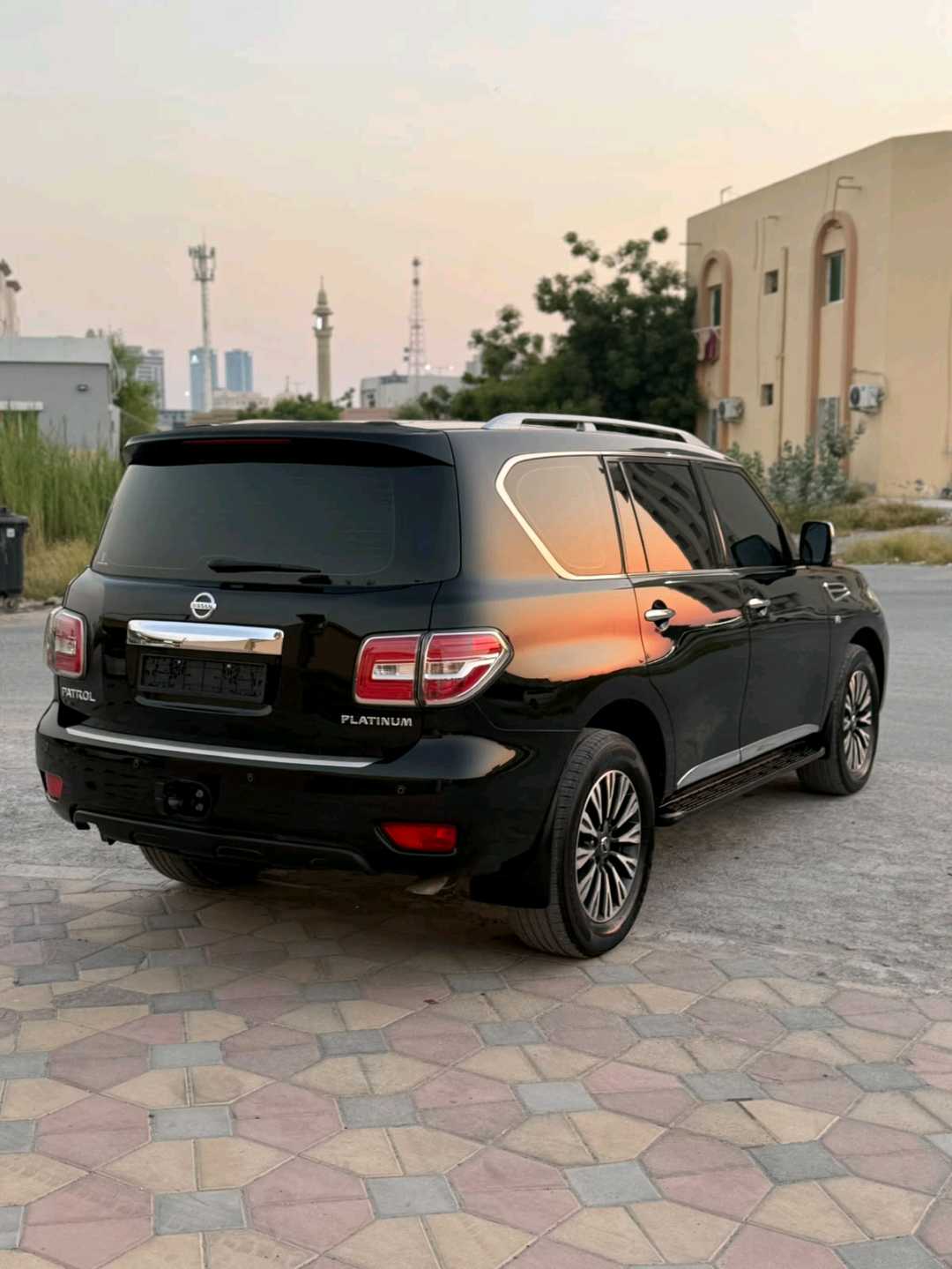Car Image 2016 NISSAN PATROL Platinum