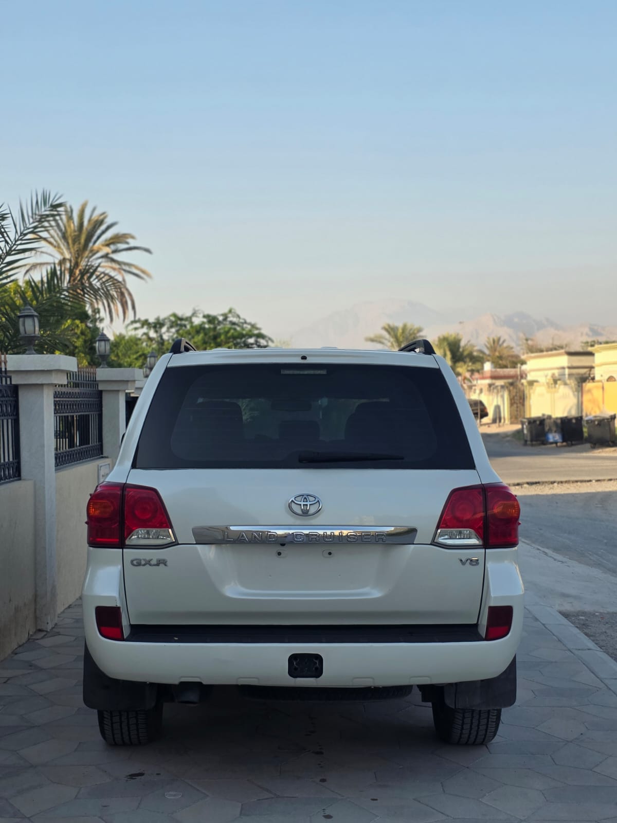 Car Image 2010 TOYOTA LAND CRUISER GX.R