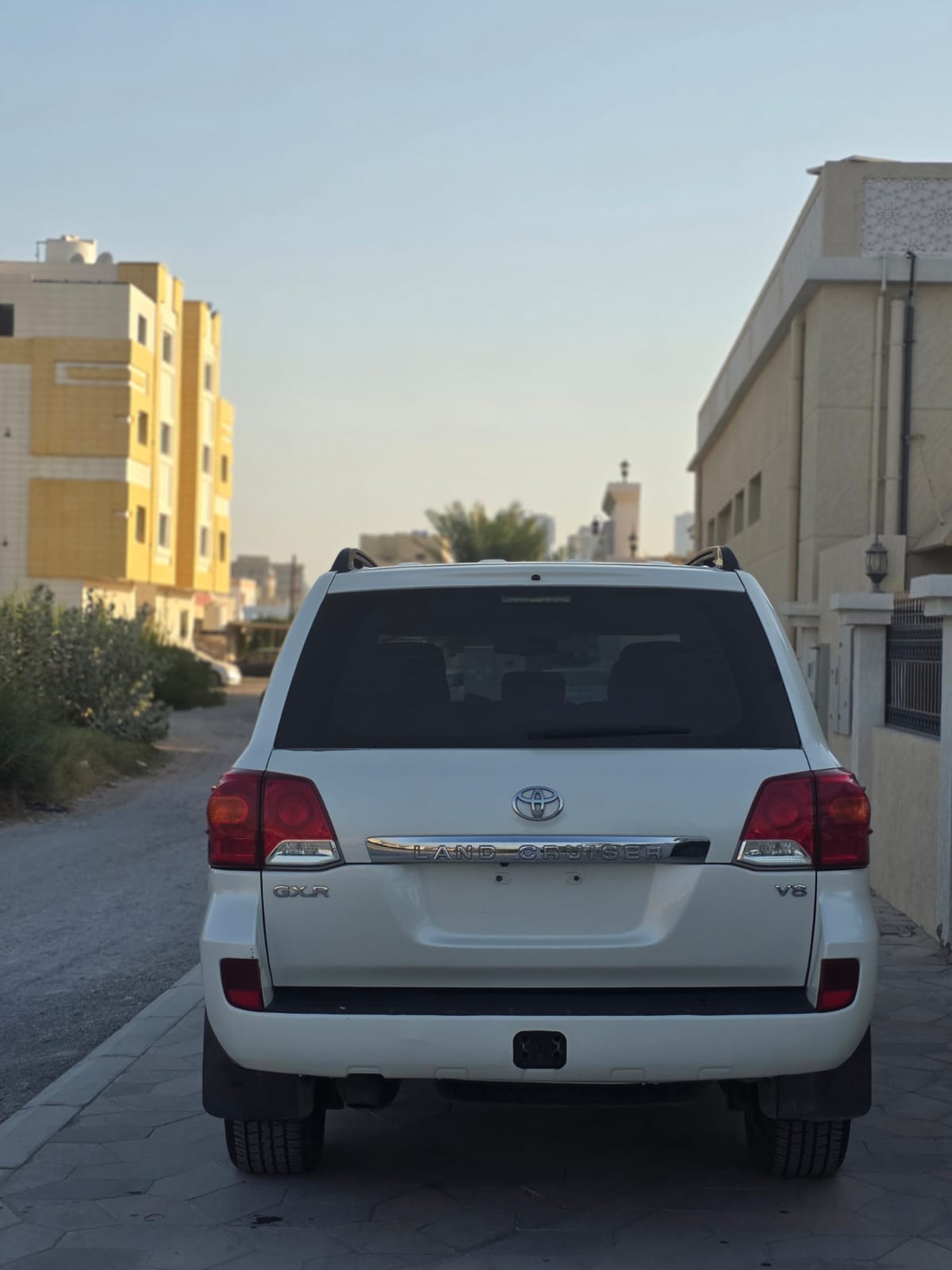 Car Image 2010 TOYOTA LAND CRUISER GX.R