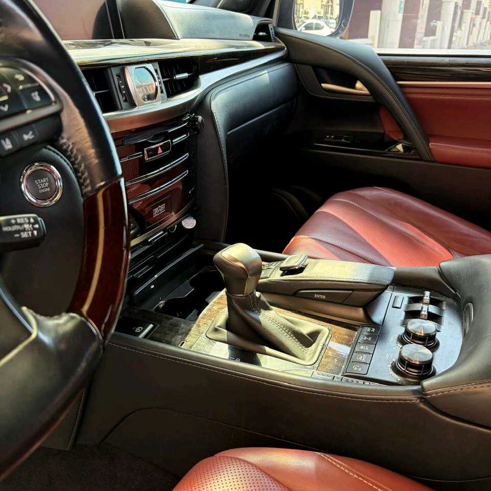 Car Image 2016 LEXUS LX 570