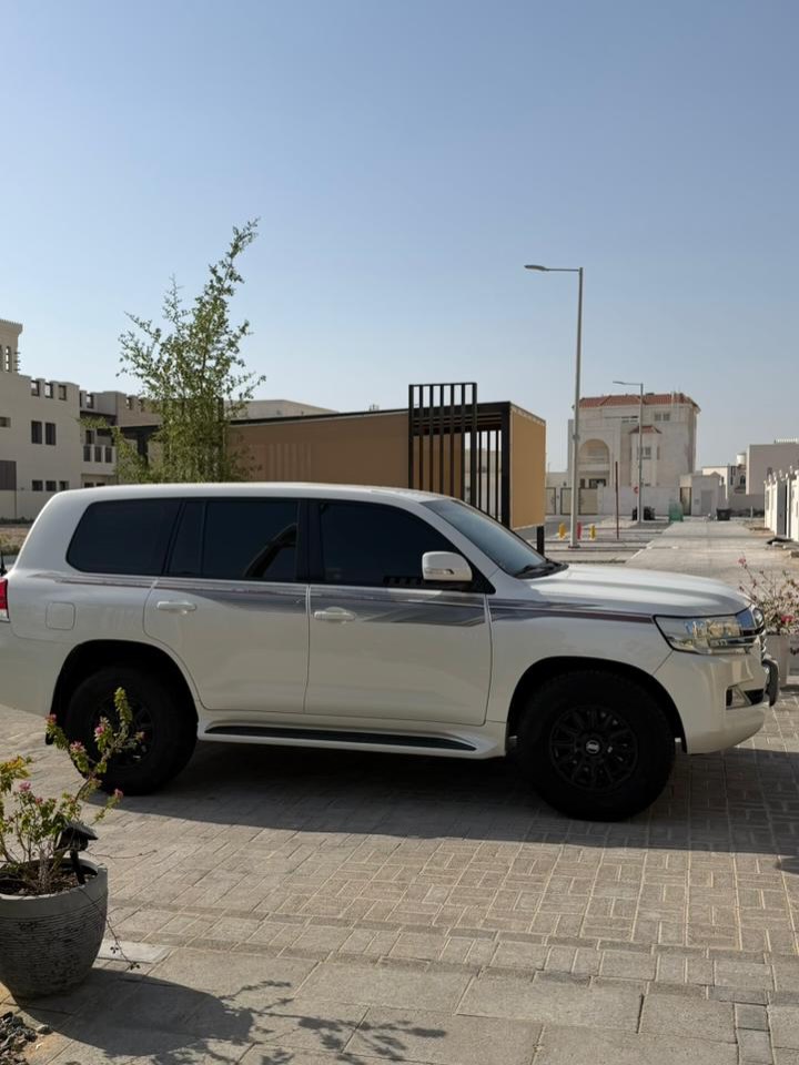 Car Image 2018 TOYOTA LAND CRUISER GX.R