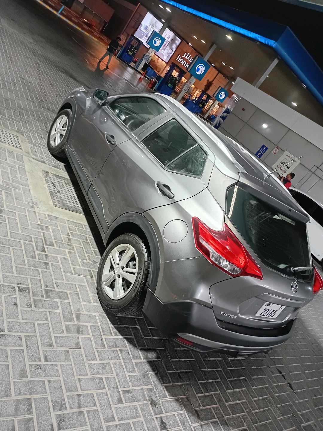 Car Image 2018 NISSAN KICKS 