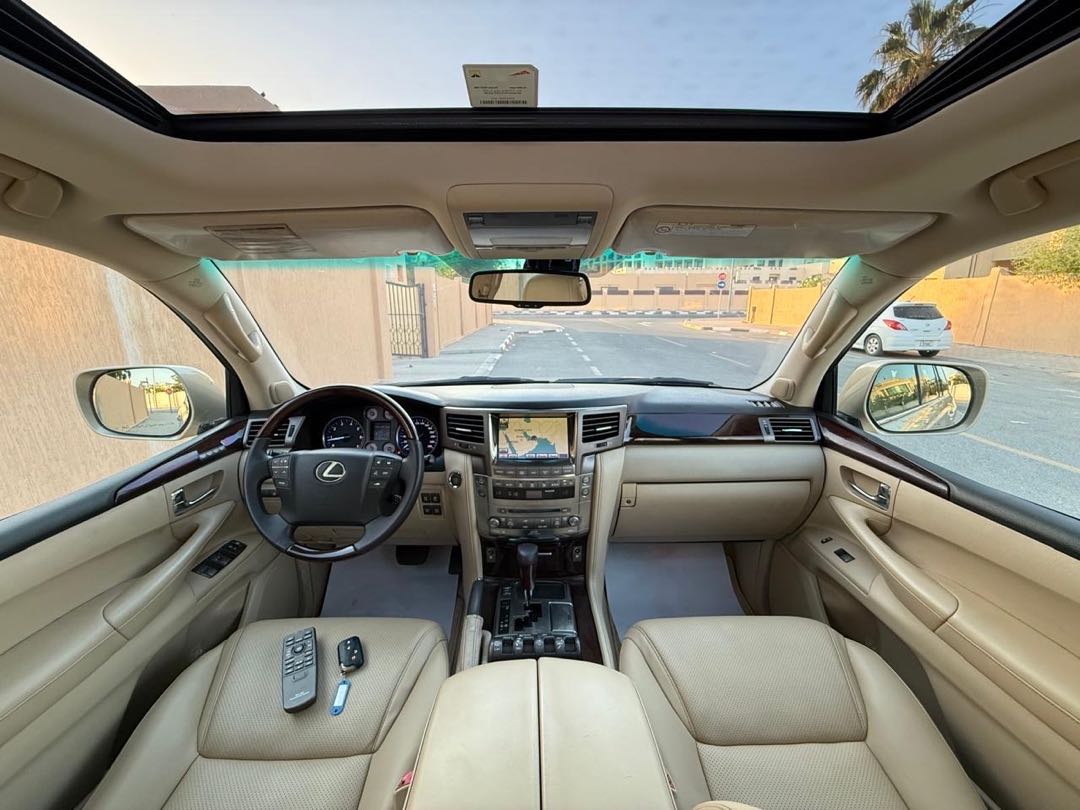 Car Image 2010 LEXUS LX 570