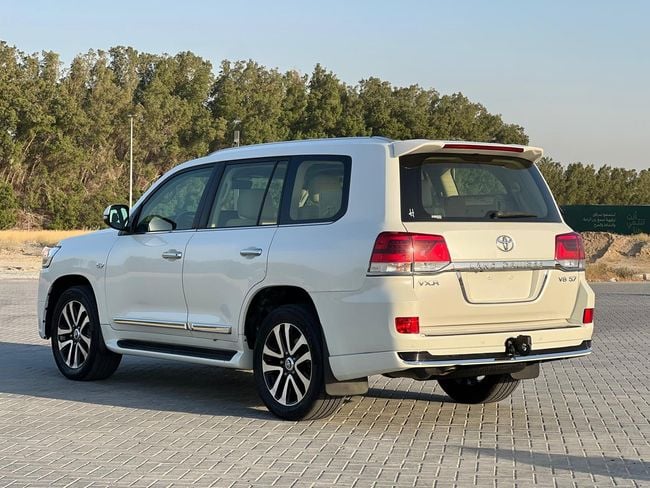 Car Image 2019 TOYOTA LAND CRUISER VX.R