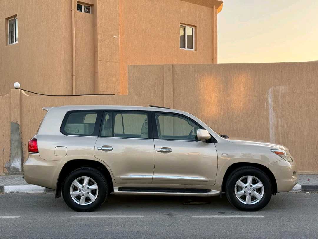 Car Image 2010 LEXUS LX 570