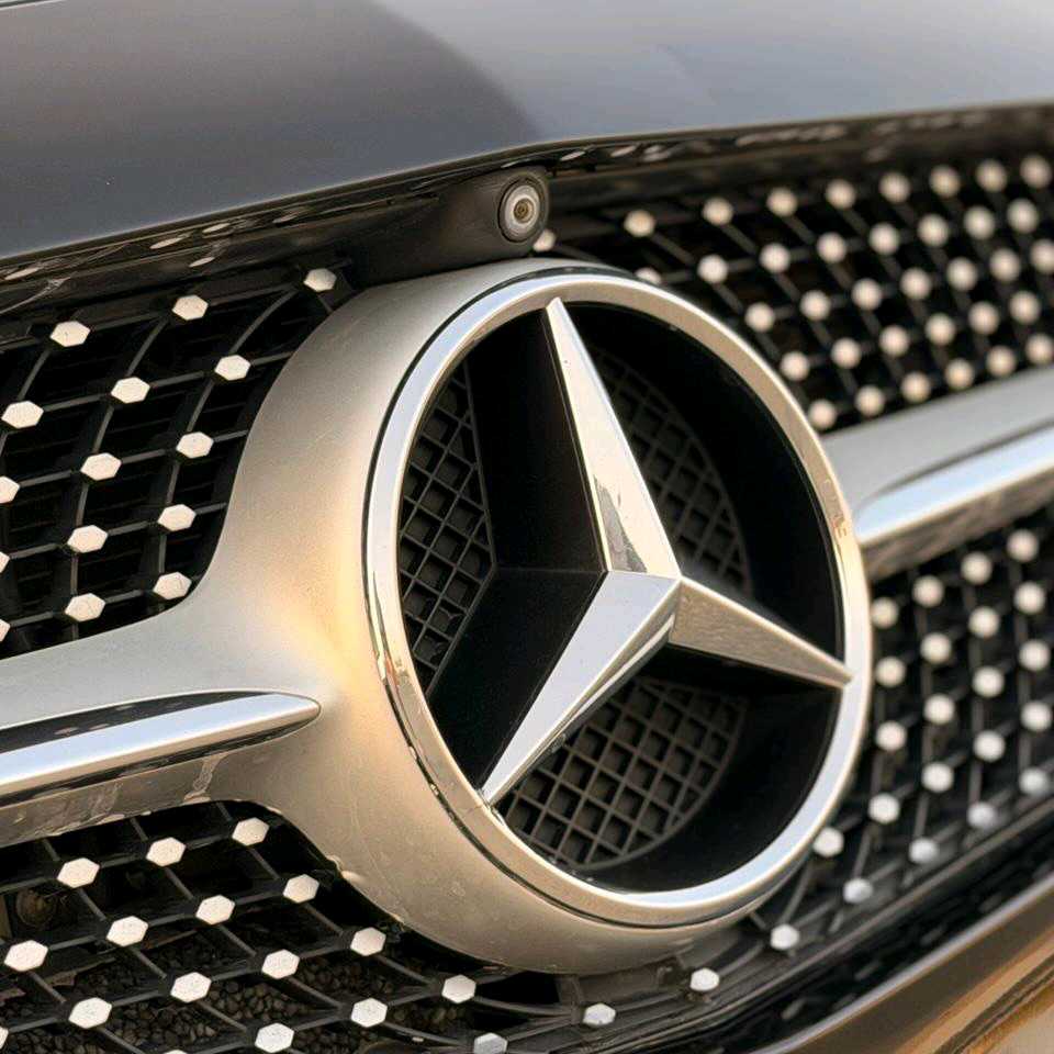 Car Image 2017 MERCEDES C Class 300