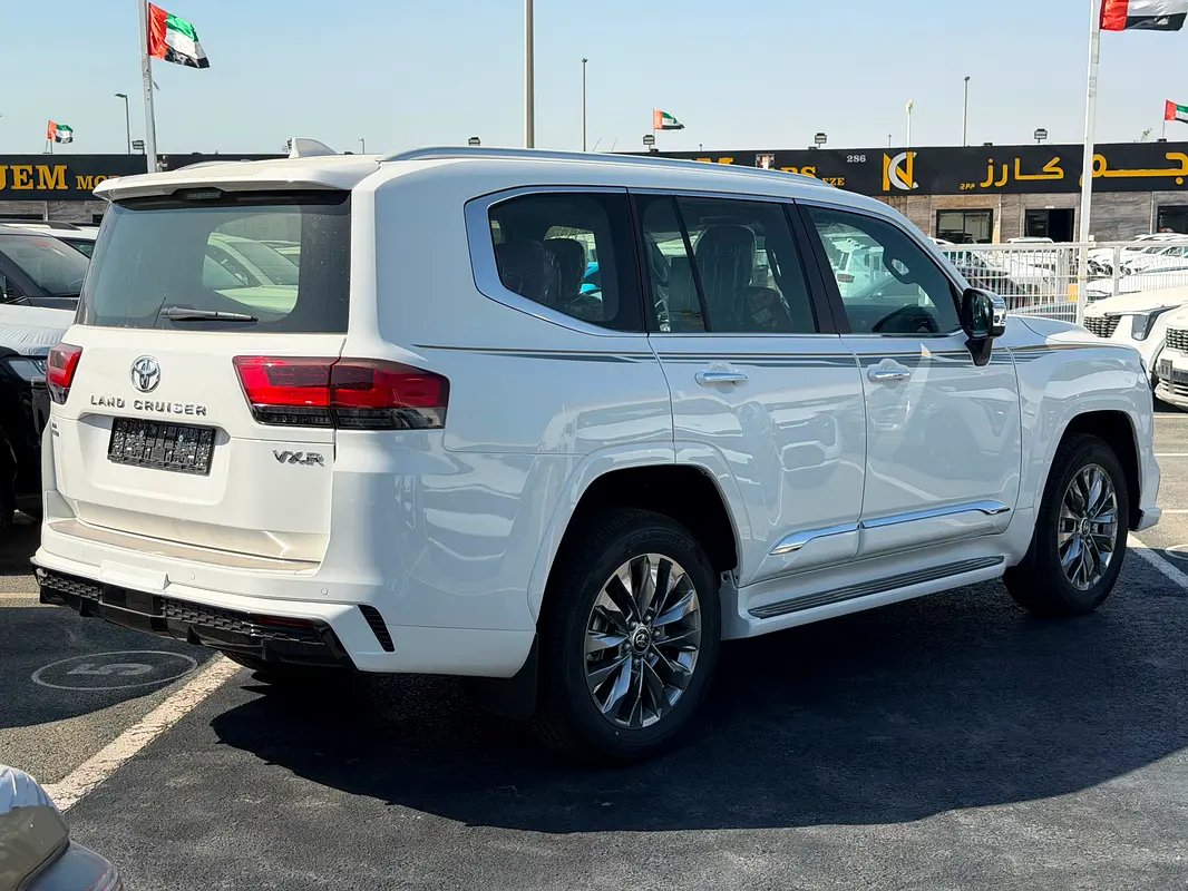 Car Image 2026 TOYOTA LAND CRUISER VX.R