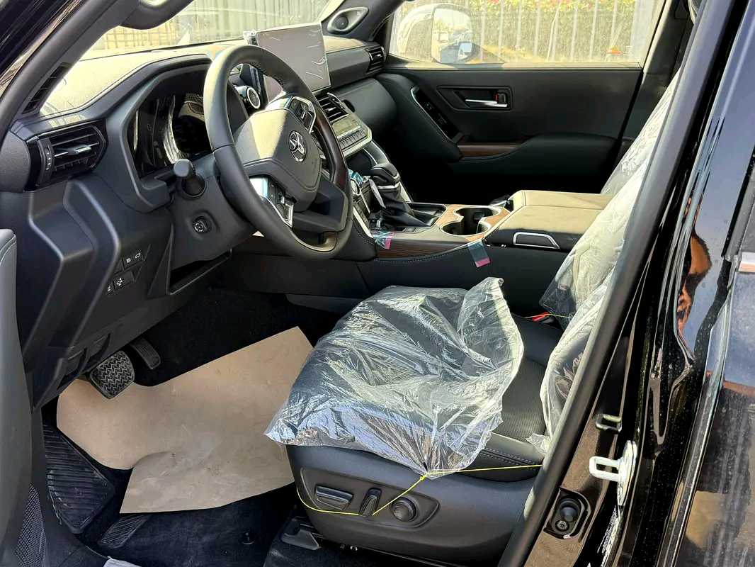 Car Image 2026 TOYOTA LAND CRUISER VX