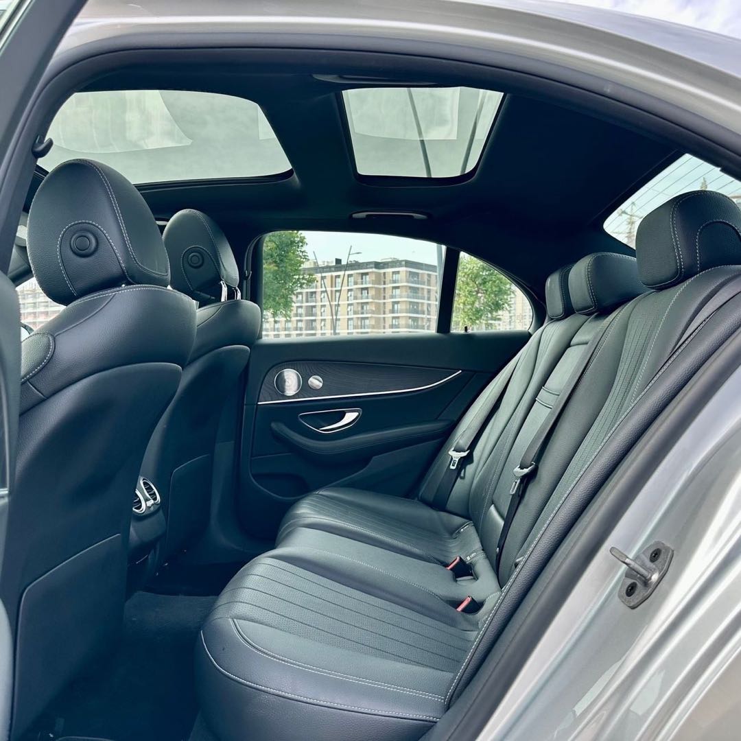 Car Image 2019 MERCEDES E Class 300